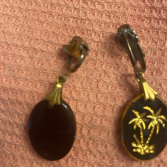Palm tree with gold and black hues dangle earrings - Picture 5 of 8